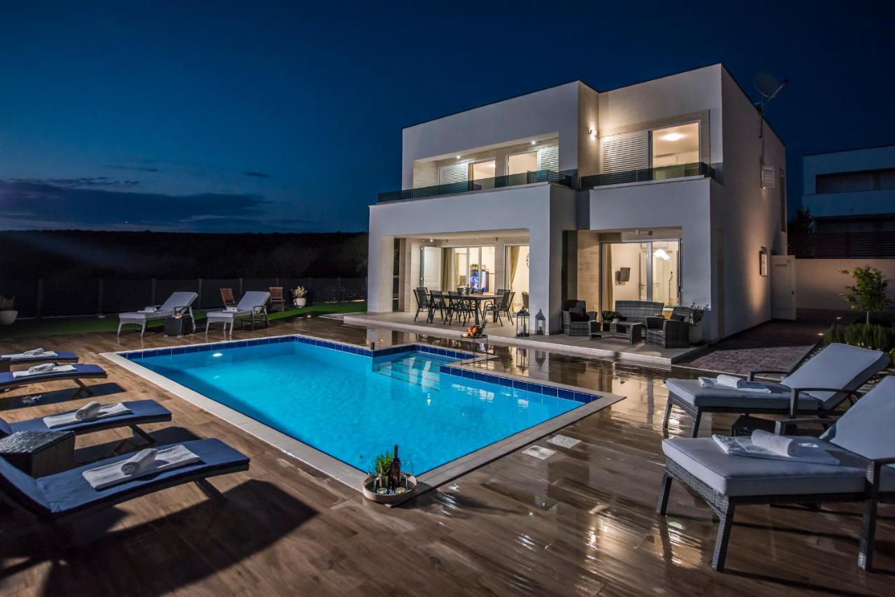 Villas Royal II With Private Pool Новаля Екстериор снимка
